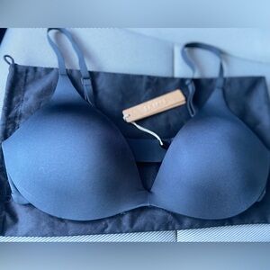 SKIMS Wireless Form Super Push-up Bra in Onyx Color. 34C.
